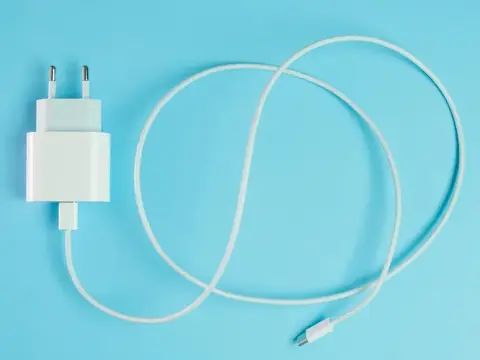 White Samsung phone charger cable with USB-C connector